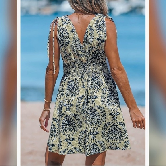 Cupshe NWT Mini V-Neck Sleeveless Paisley Smocked Waist Summer Dress - Picture 2 of 11
